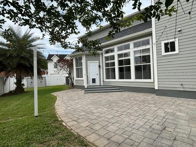 Active With Contract: $4,650 (3 beds, 3 baths, 2107 Square Feet)