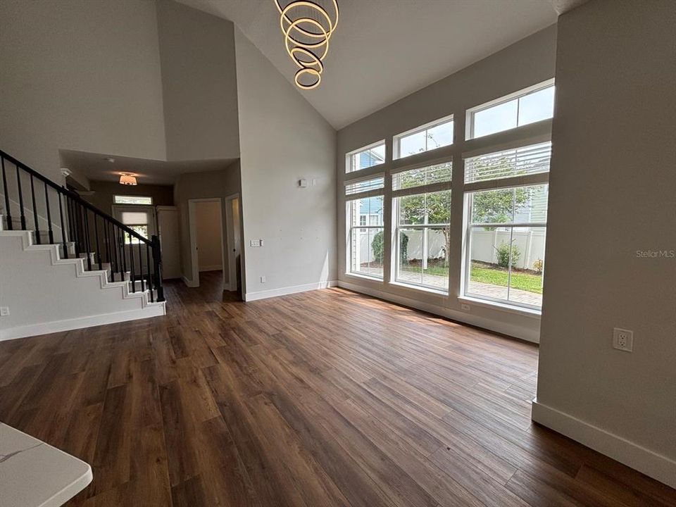 Active With Contract: $4,650 (3 beds, 3 baths, 2107 Square Feet)