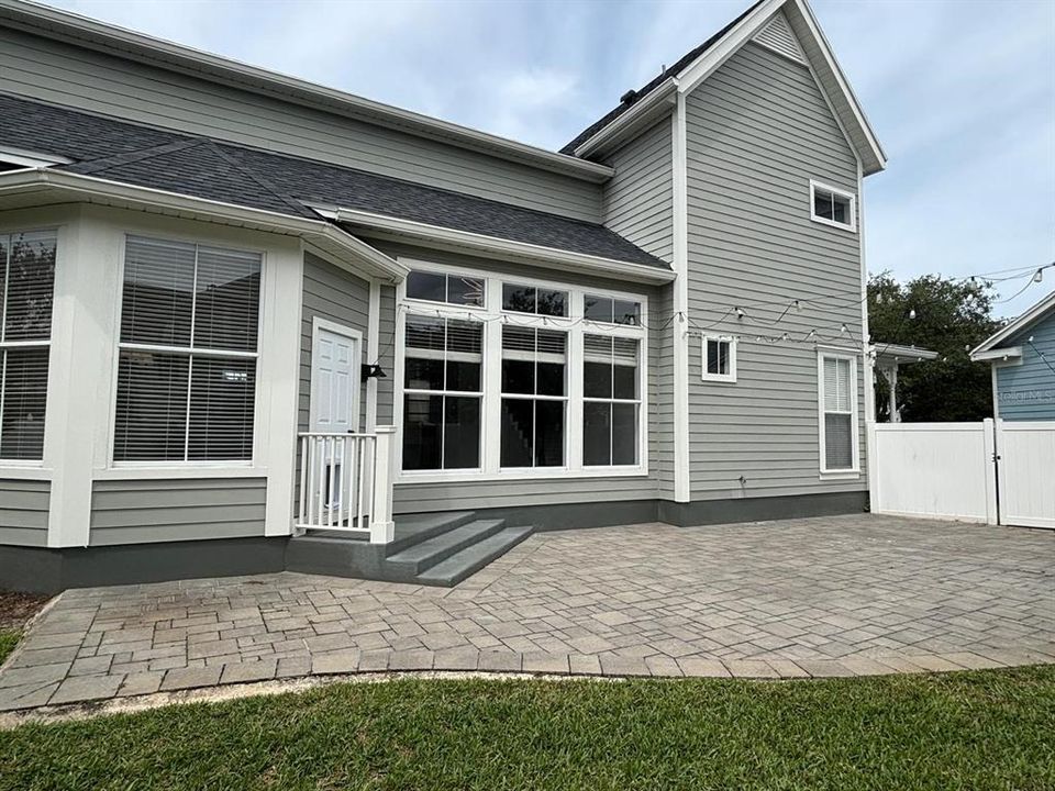 Active With Contract: $4,650 (3 beds, 3 baths, 2107 Square Feet)