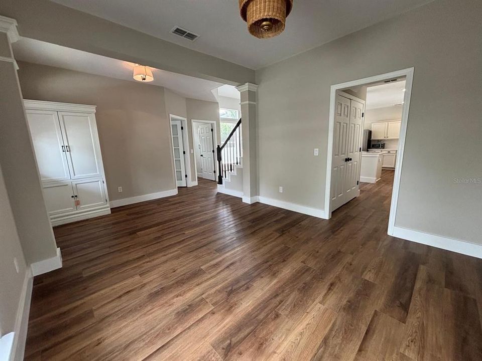 Active With Contract: $4,650 (3 beds, 3 baths, 2107 Square Feet)