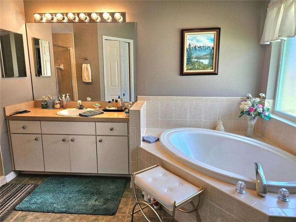 For Sale: $319,000 (2 beds, 2 baths, 1603 Square Feet)