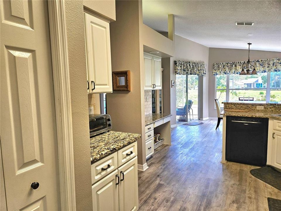 For Sale: $319,000 (2 beds, 2 baths, 1603 Square Feet)