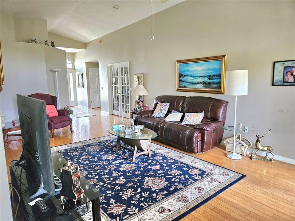 For Sale: $319,000 (2 beds, 2 baths, 1603 Square Feet)