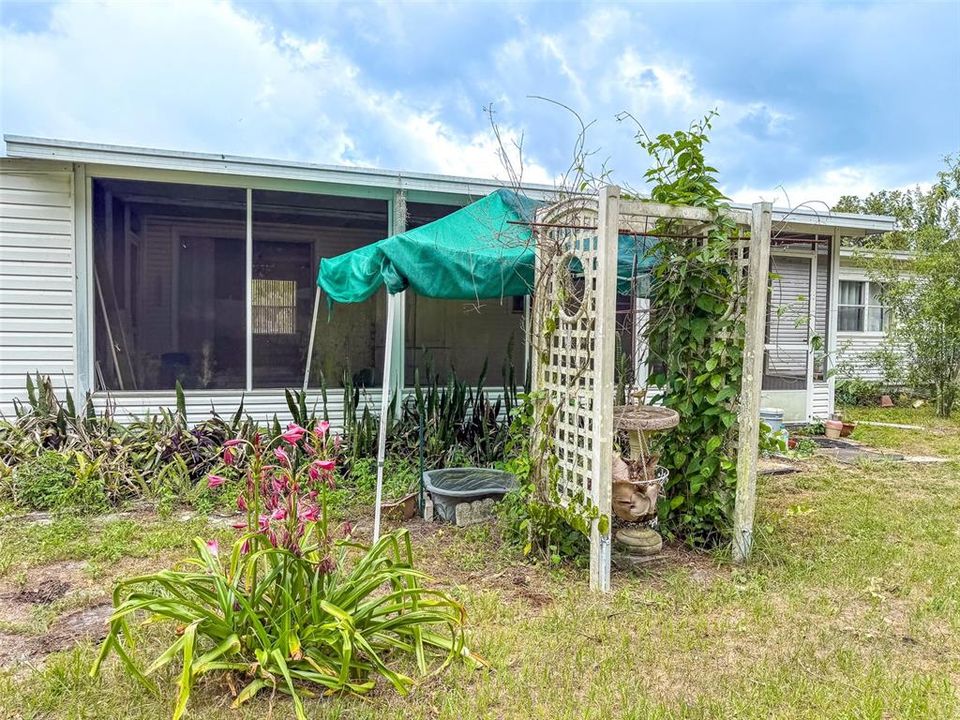 For Sale: $125,000 (3 beds, 2 baths, 1224 Square Feet)