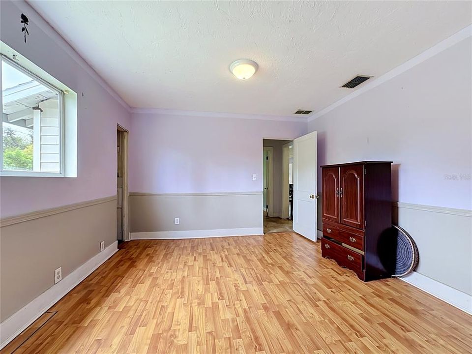For Sale: $180,000 (3 beds, 2 baths, 1136 Square Feet)