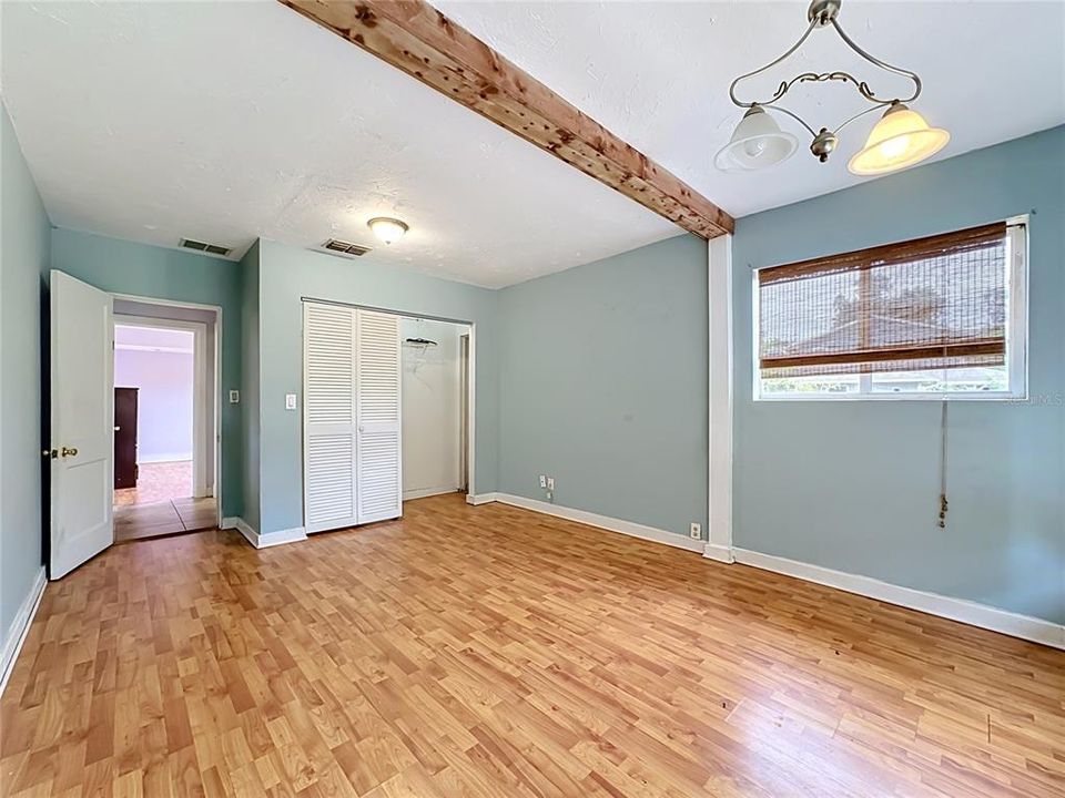 For Sale: $180,000 (3 beds, 2 baths, 1136 Square Feet)