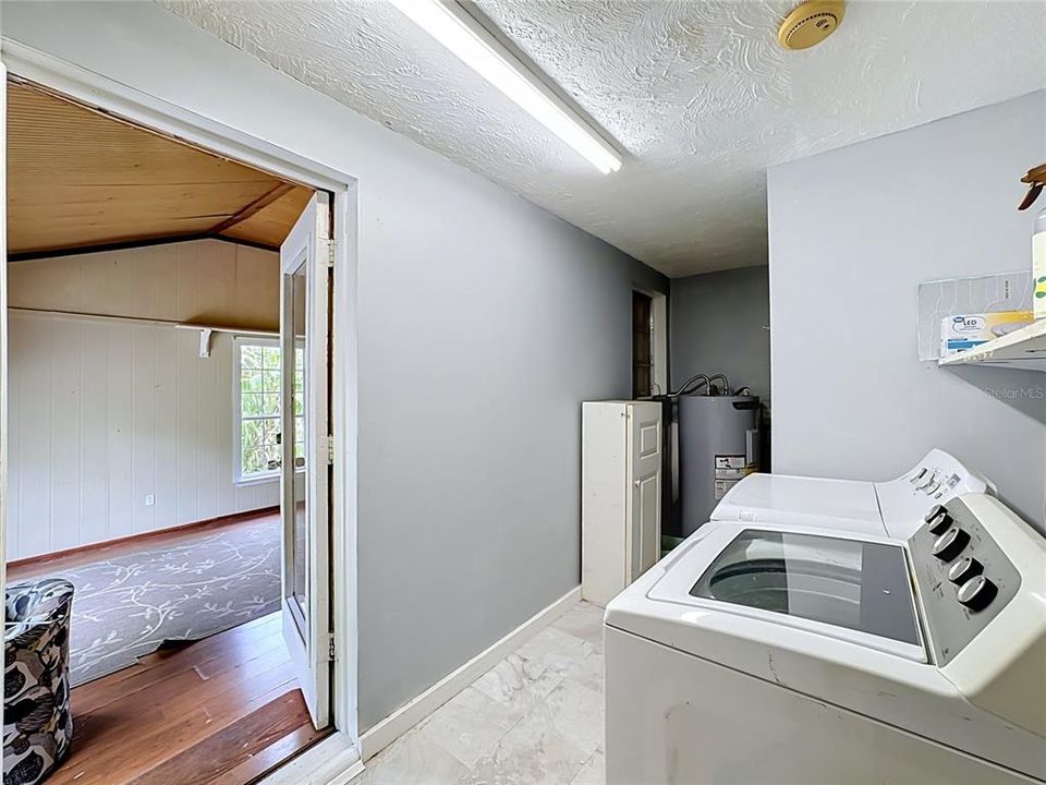 For Sale: $180,000 (3 beds, 2 baths, 1136 Square Feet)