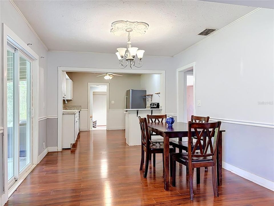 For Sale: $180,000 (3 beds, 2 baths, 1136 Square Feet)