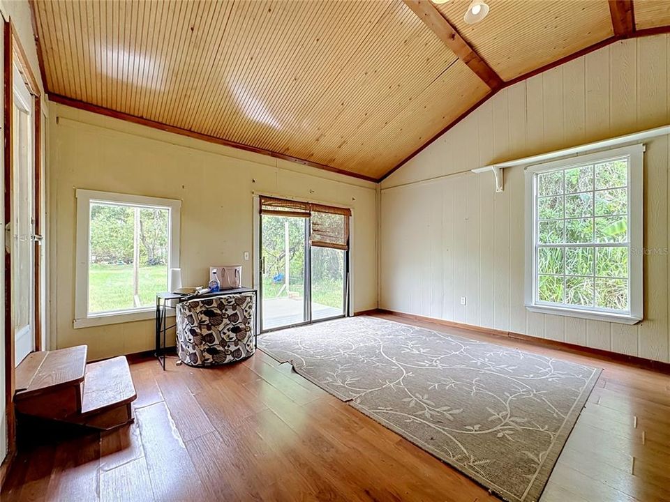 For Sale: $180,000 (3 beds, 2 baths, 1136 Square Feet)