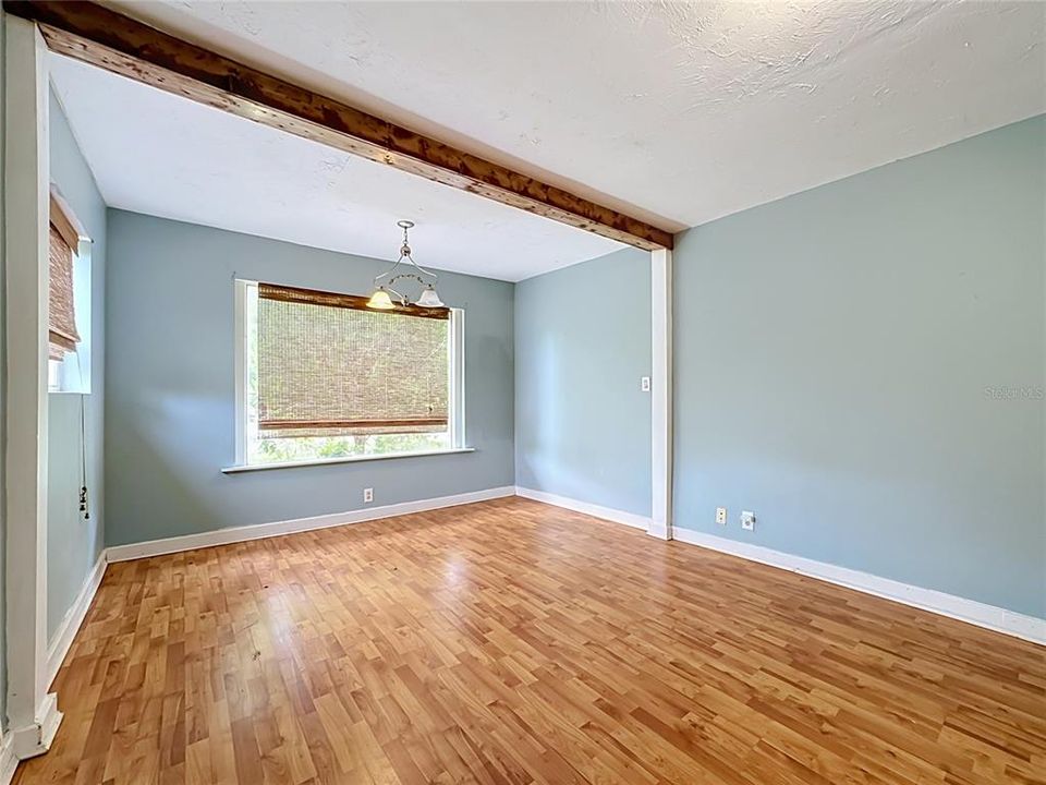 For Sale: $180,000 (3 beds, 2 baths, 1136 Square Feet)