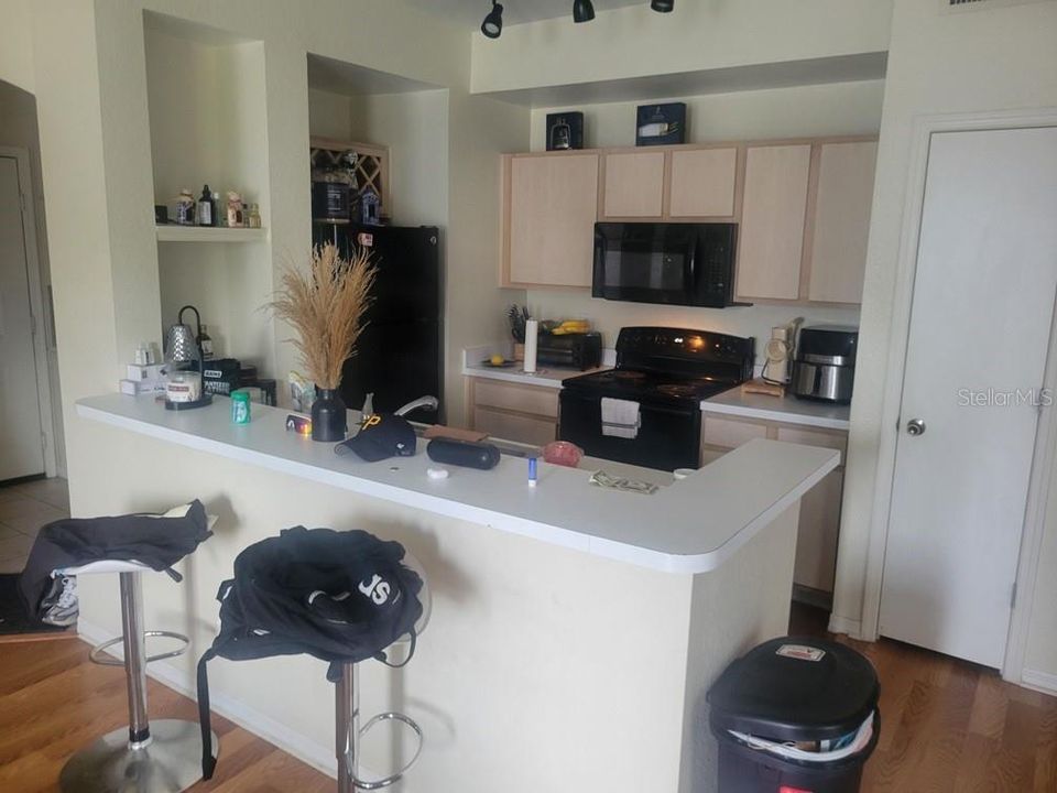 For Sale: $120,000 (1 beds, 1 baths, 864 Square Feet)