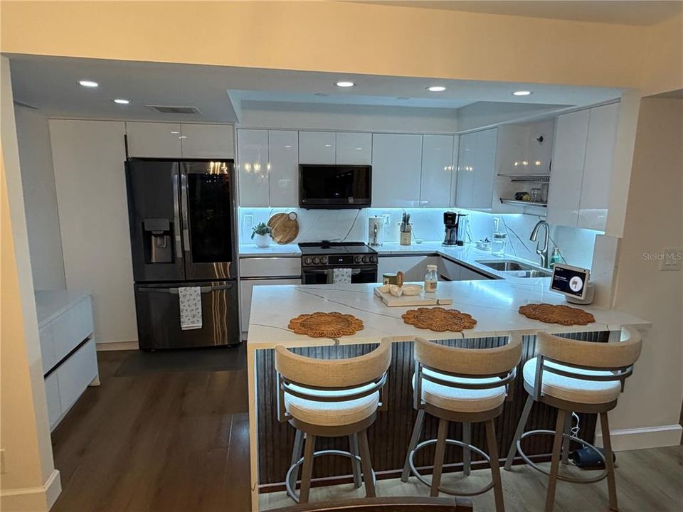 For Rent: $3,800 (2 beds, 2 baths, 1394 Square Feet)