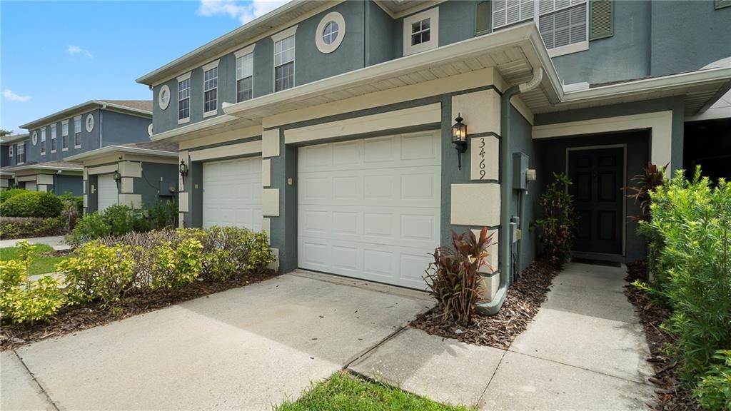 For Rent: $1,950 (2 beds, 2 baths, 1304 Square Feet)