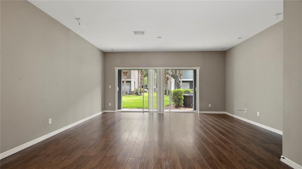 For Rent: $1,950 (2 beds, 2 baths, 1304 Square Feet)