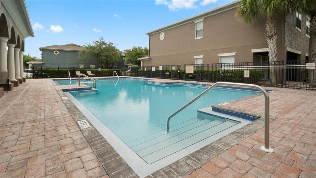 For Rent: $1,950 (2 beds, 2 baths, 1304 Square Feet)