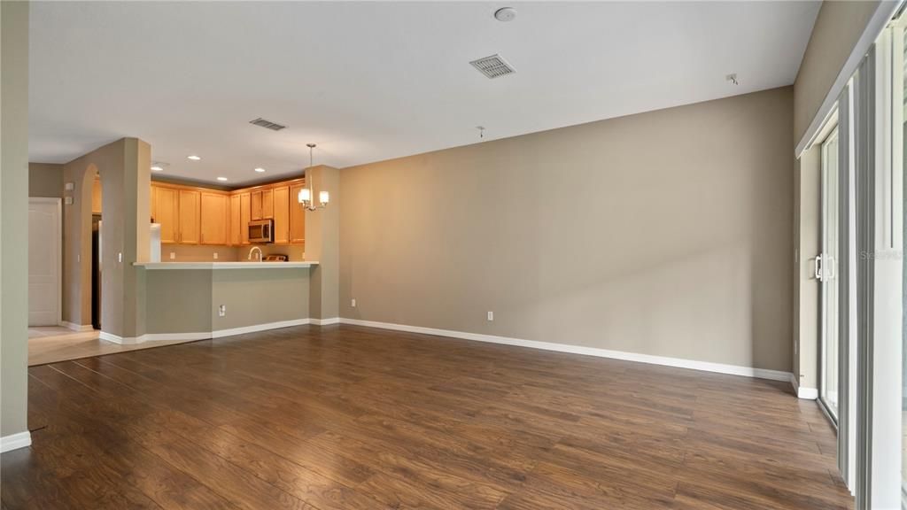 For Rent: $1,950 (2 beds, 2 baths, 1304 Square Feet)