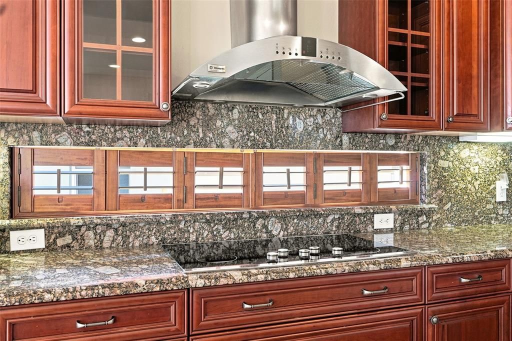 For Sale: $918,000 (5 beds, 4 baths, 4034 Square Feet)