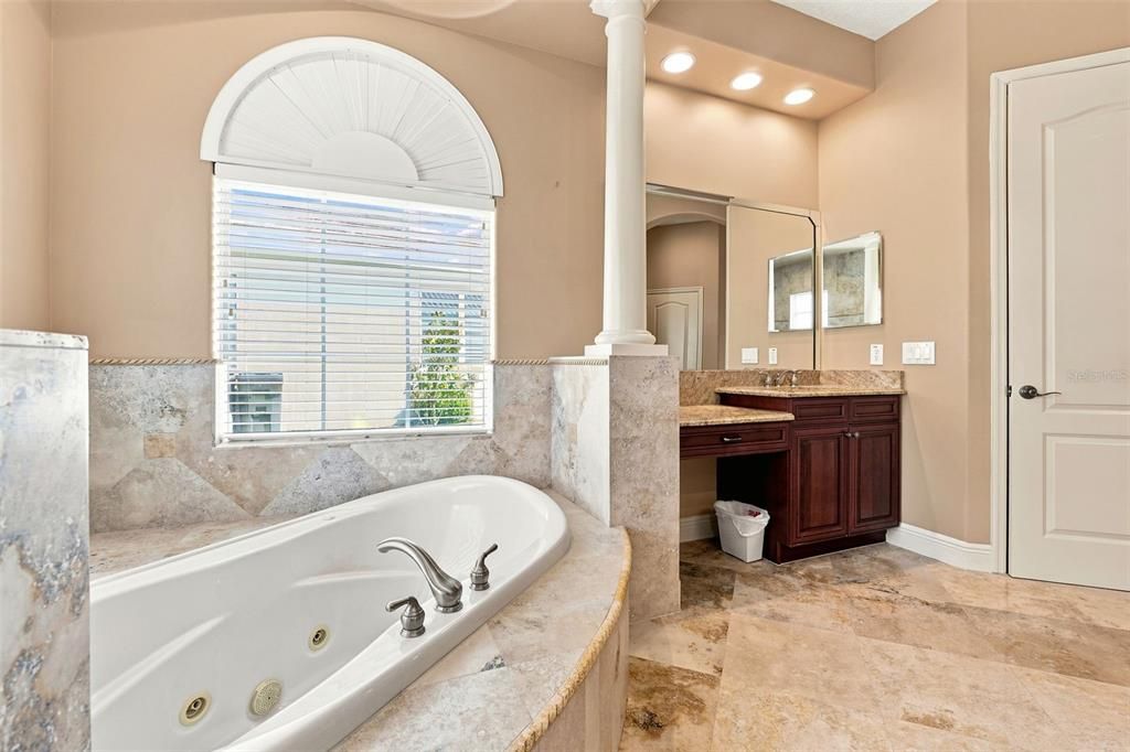 For Sale: $918,000 (5 beds, 4 baths, 4034 Square Feet)