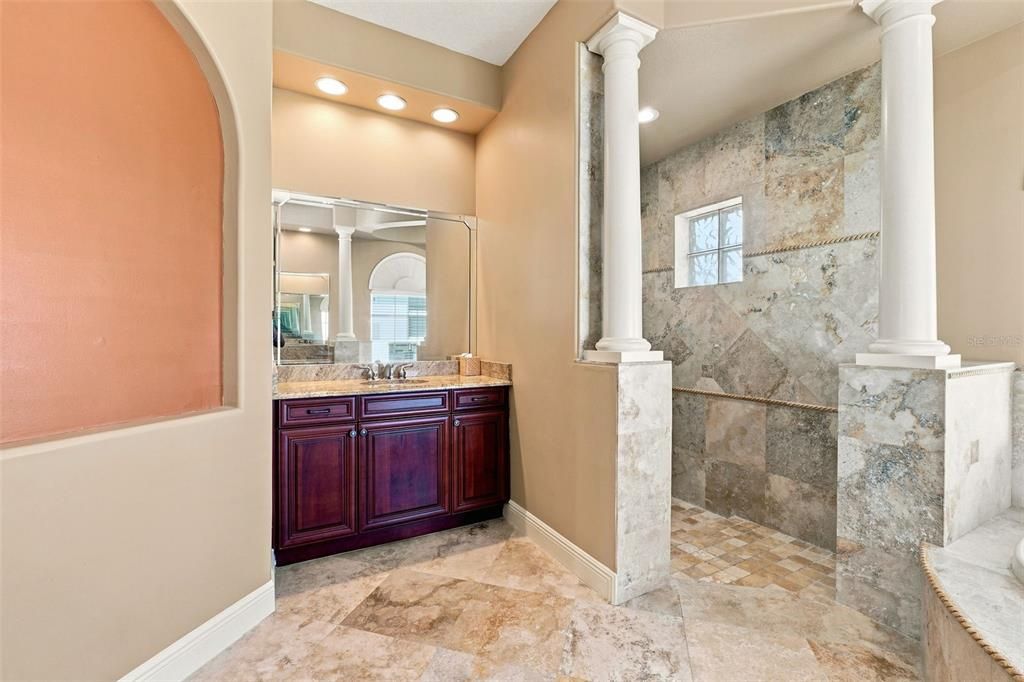 For Sale: $918,000 (5 beds, 4 baths, 4034 Square Feet)