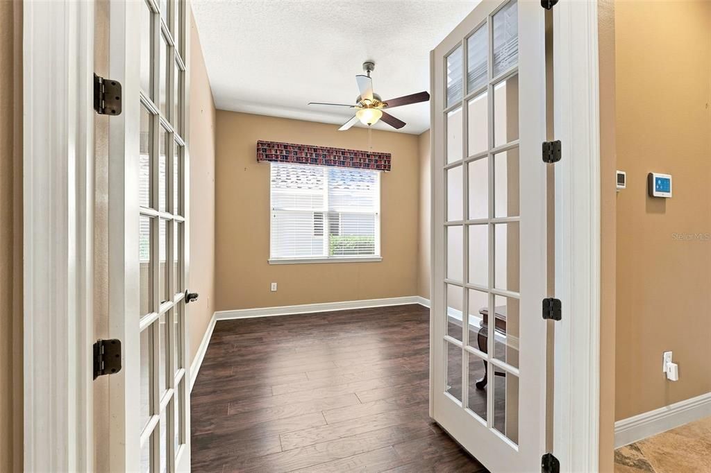 For Sale: $918,000 (5 beds, 4 baths, 4034 Square Feet)