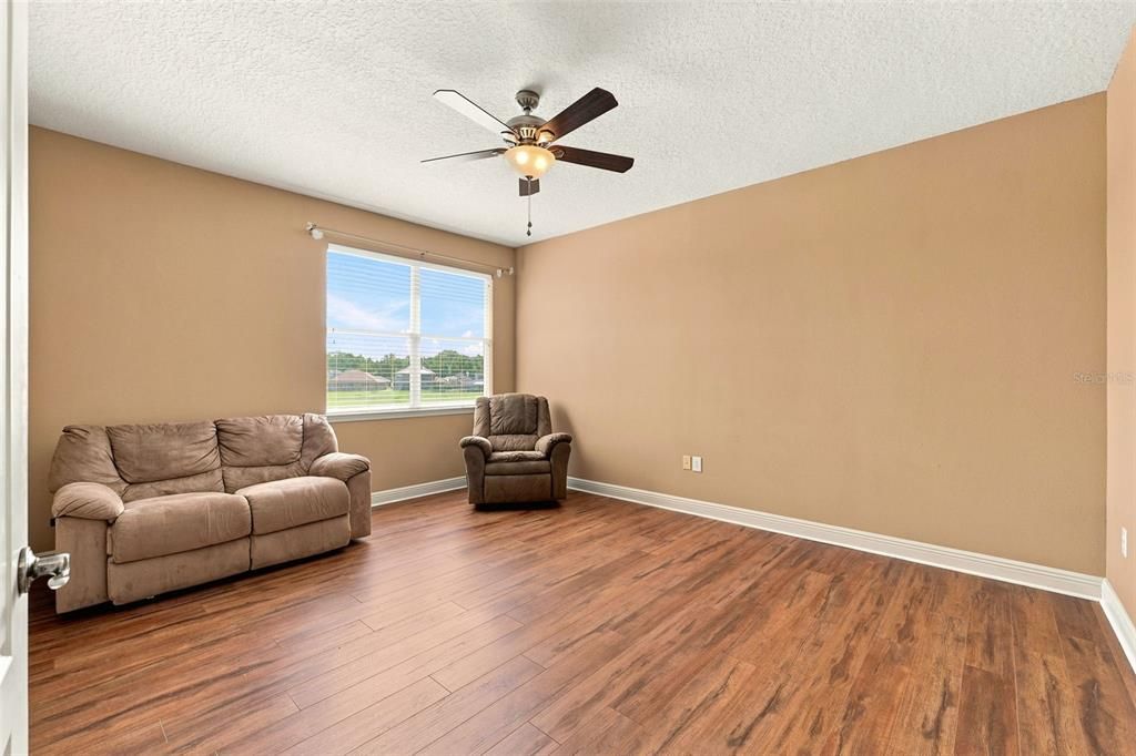 For Sale: $918,000 (5 beds, 4 baths, 4034 Square Feet)