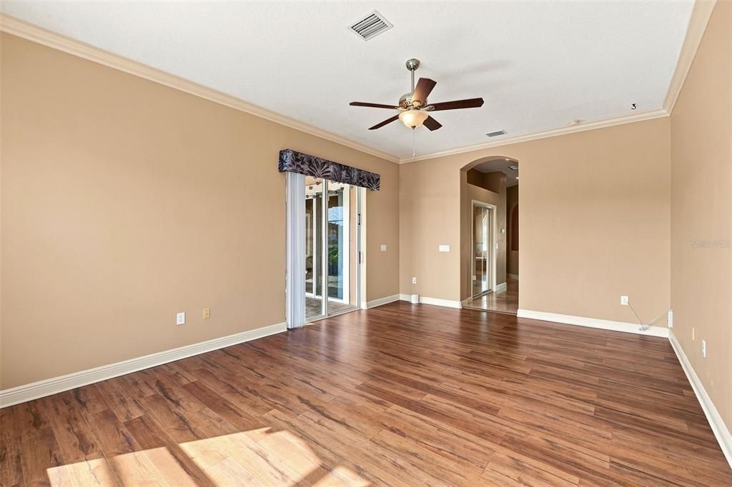 For Sale: $918,000 (5 beds, 4 baths, 4034 Square Feet)