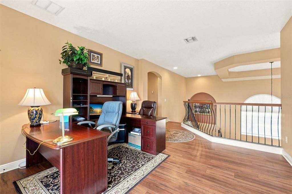 For Sale: $918,000 (5 beds, 4 baths, 4034 Square Feet)