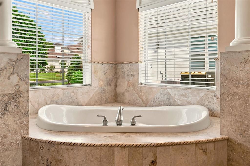 For Sale: $918,000 (5 beds, 4 baths, 4034 Square Feet)