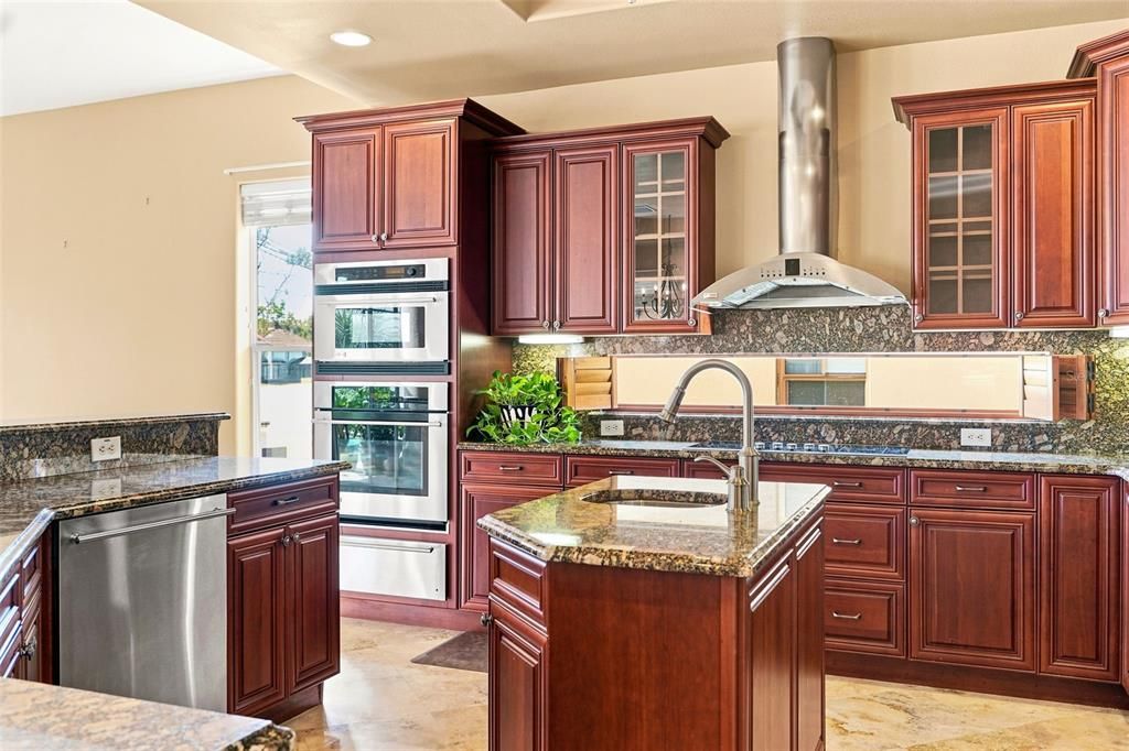 For Sale: $918,000 (5 beds, 4 baths, 4034 Square Feet)