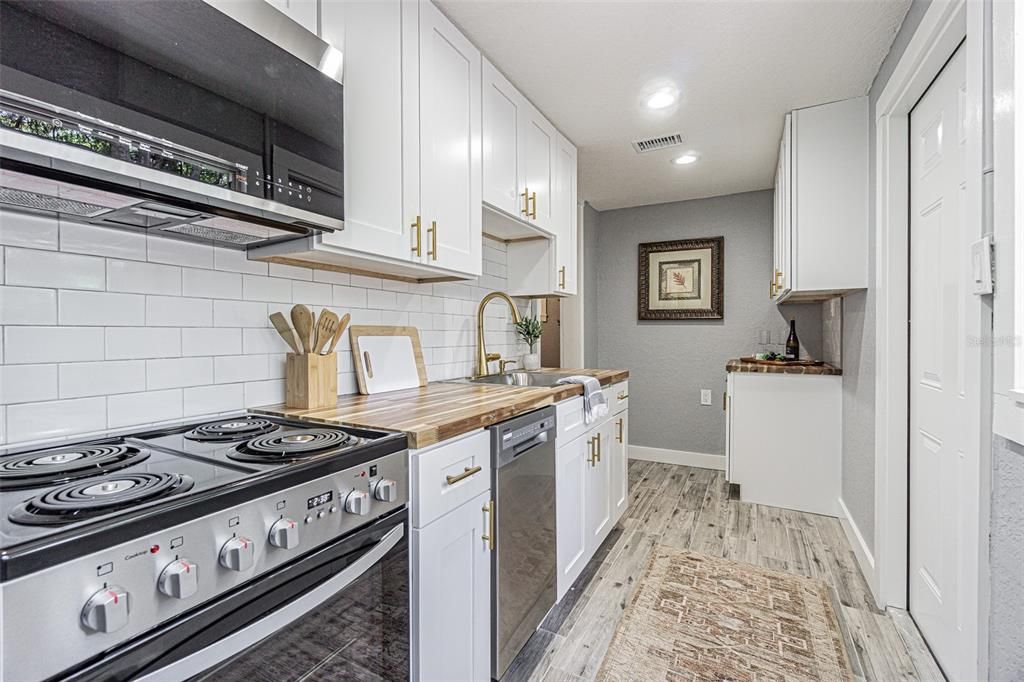 На продажу: $199,900 (2 спален, 1 ванн, 768 Квадратных фут)