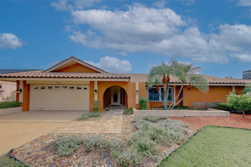 For Sale: $760,000 (4 beds, 2 baths, 2935 Square Feet)