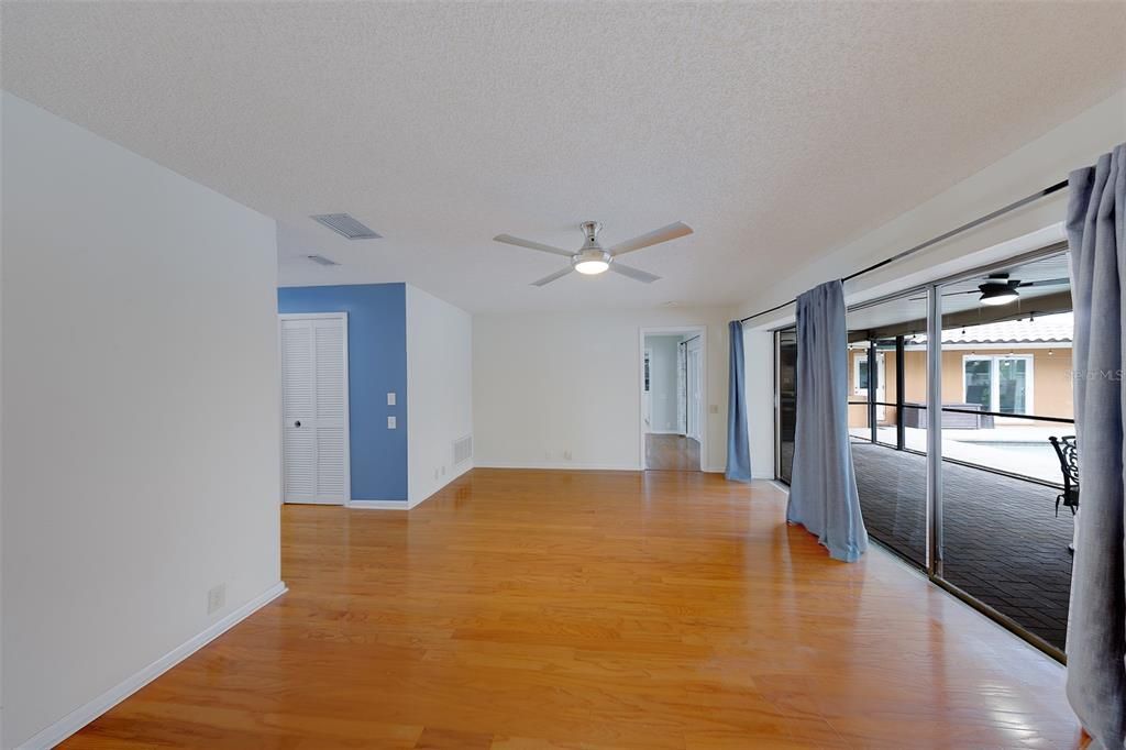 For Sale: $760,000 (4 beds, 2 baths, 2935 Square Feet)