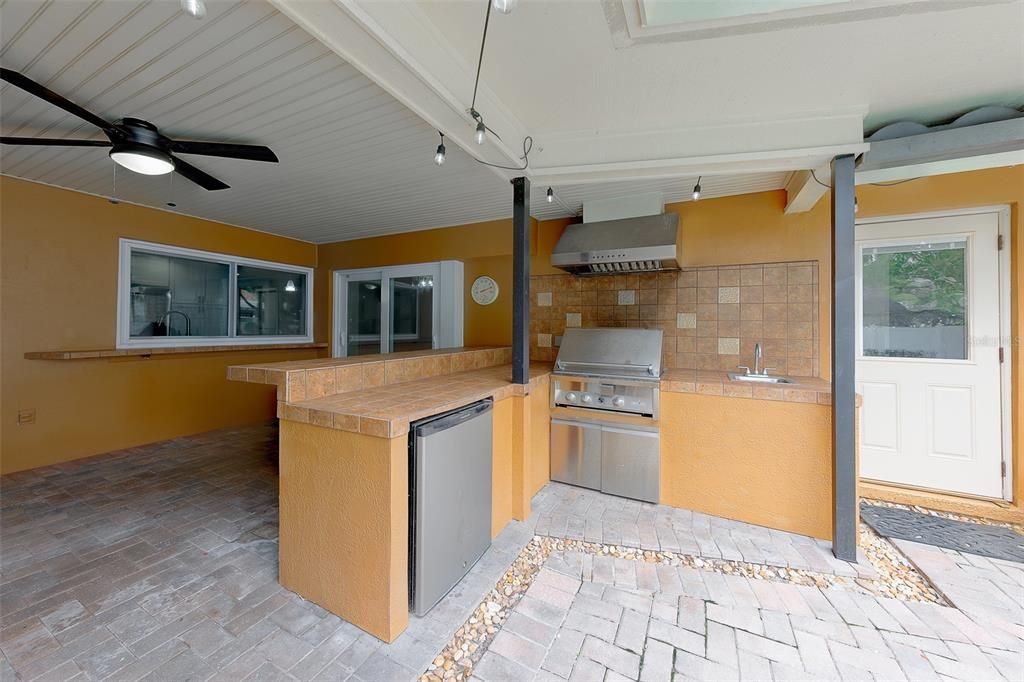For Sale: $760,000 (4 beds, 2 baths, 2935 Square Feet)