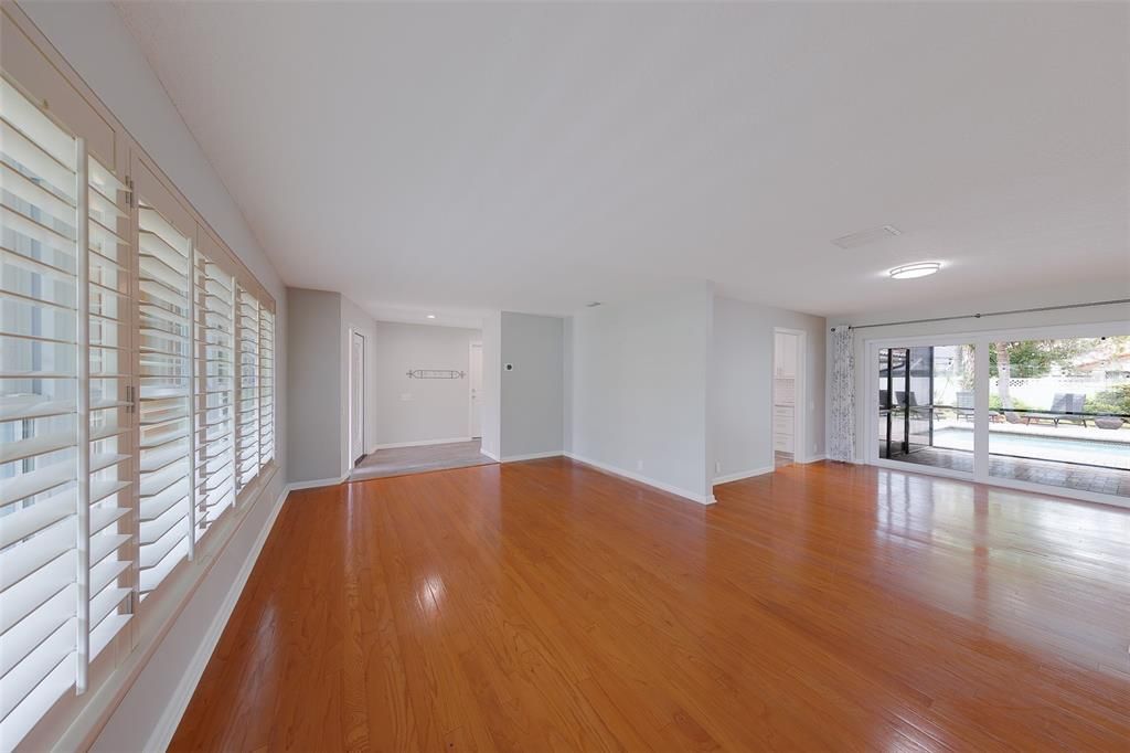 For Sale: $760,000 (4 beds, 2 baths, 2935 Square Feet)