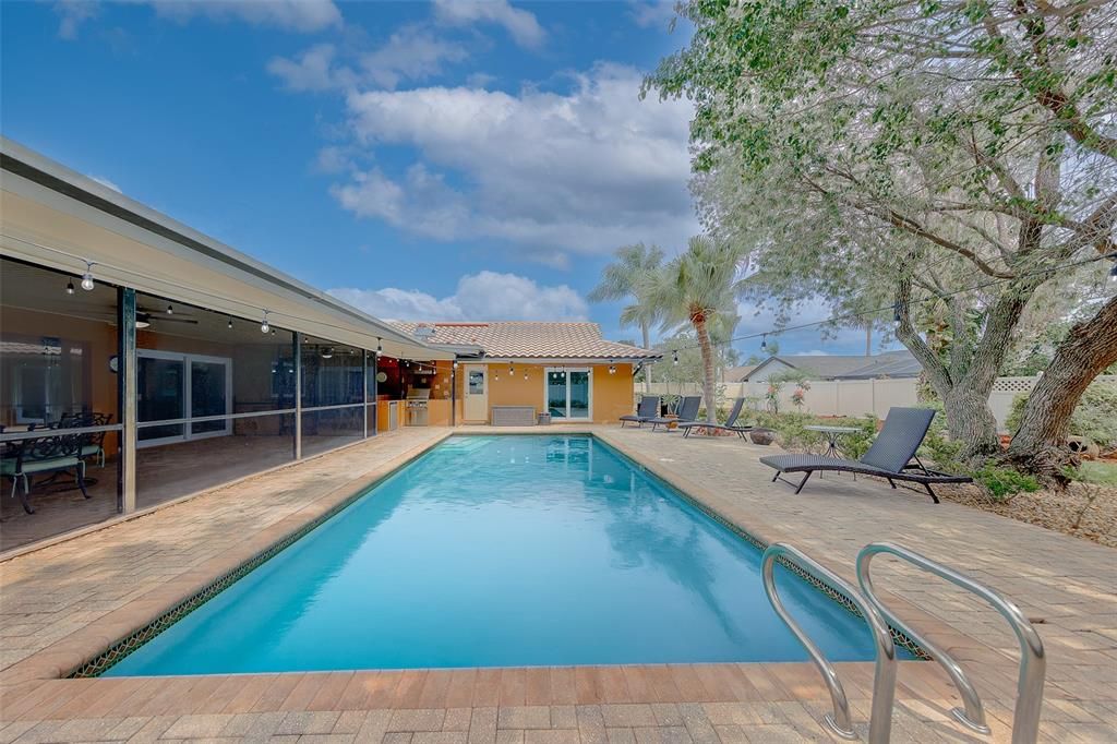For Sale: $760,000 (4 beds, 2 baths, 2935 Square Feet)