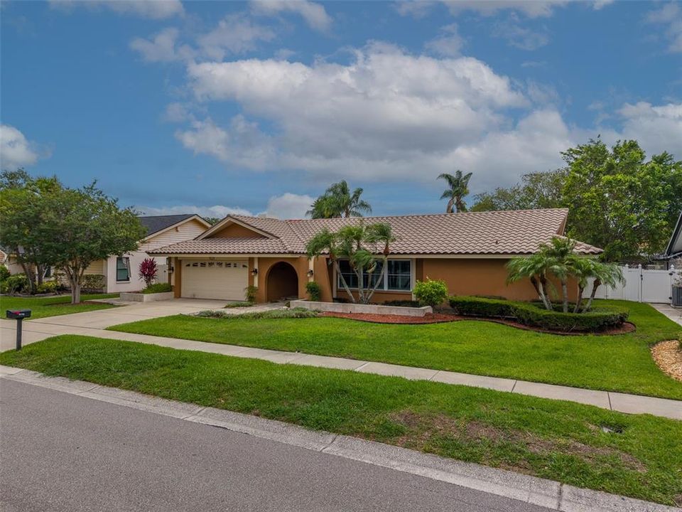 For Sale: $760,000 (4 beds, 2 baths, 2935 Square Feet)
