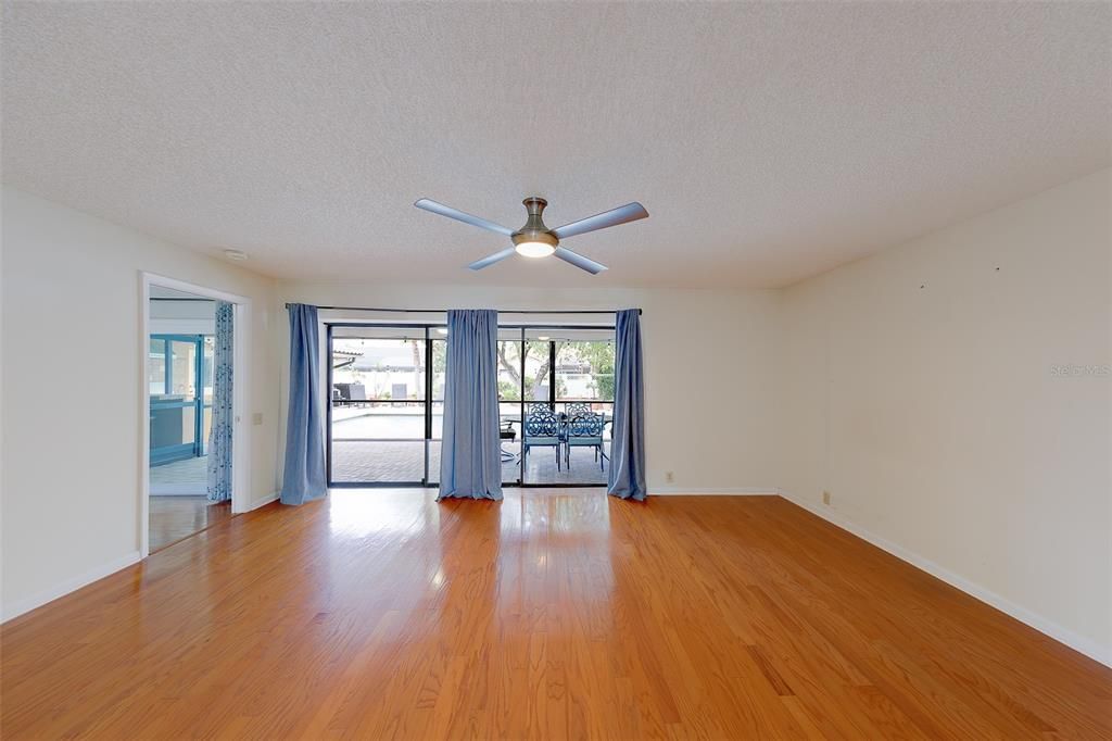 For Sale: $760,000 (4 beds, 2 baths, 2935 Square Feet)