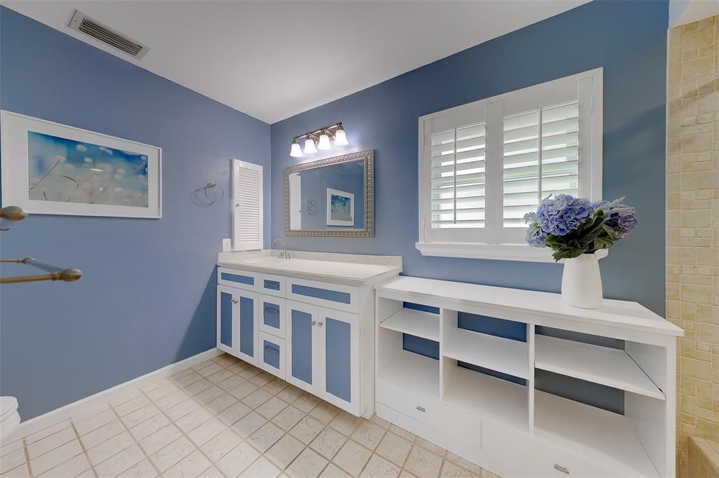 For Sale: $760,000 (4 beds, 2 baths, 2935 Square Feet)