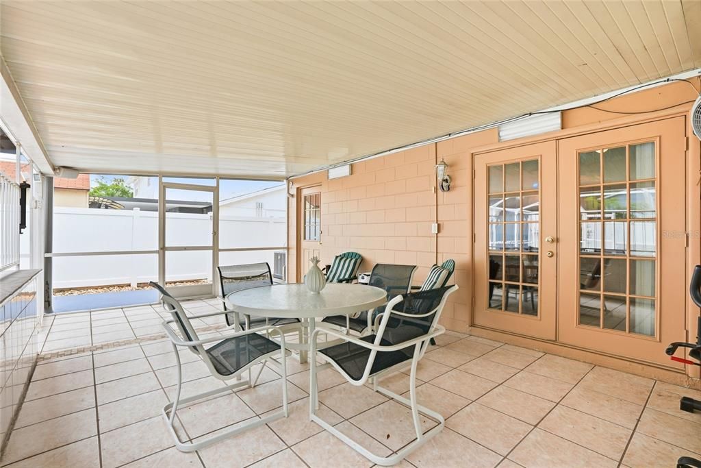 For Sale: $500,000 (3 beds, 2 baths, 1569 Square Feet)