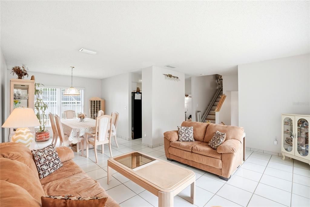 For Sale: $500,000 (3 beds, 2 baths, 1569 Square Feet)