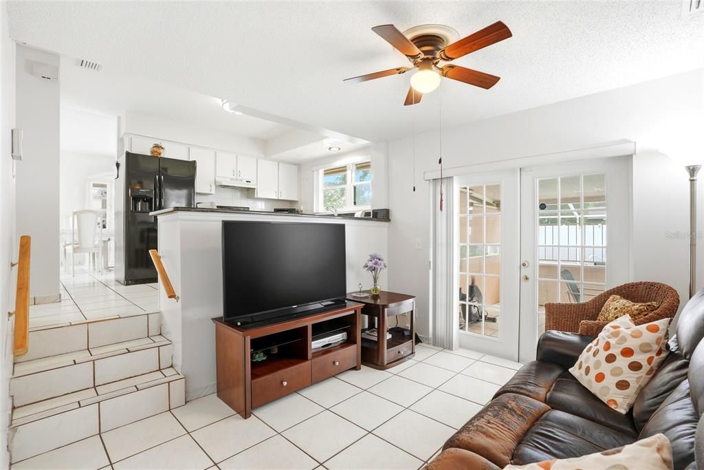 For Sale: $500,000 (3 beds, 2 baths, 1569 Square Feet)