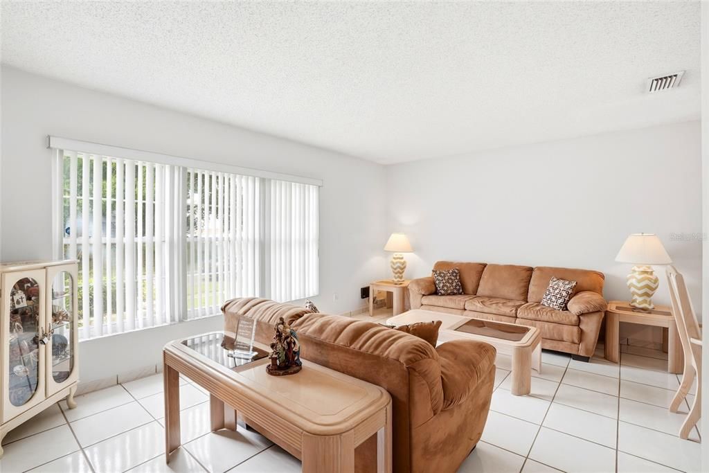 For Sale: $500,000 (3 beds, 2 baths, 1569 Square Feet)