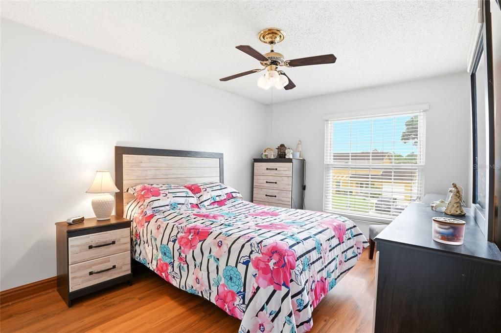 For Sale: $500,000 (3 beds, 2 baths, 1569 Square Feet)