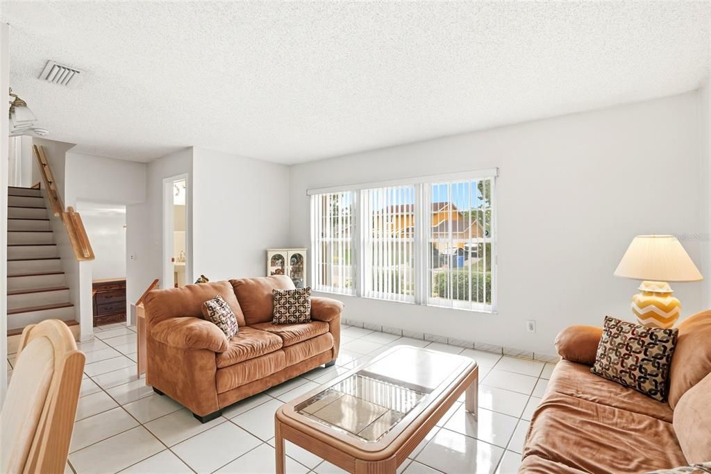For Sale: $500,000 (3 beds, 2 baths, 1569 Square Feet)