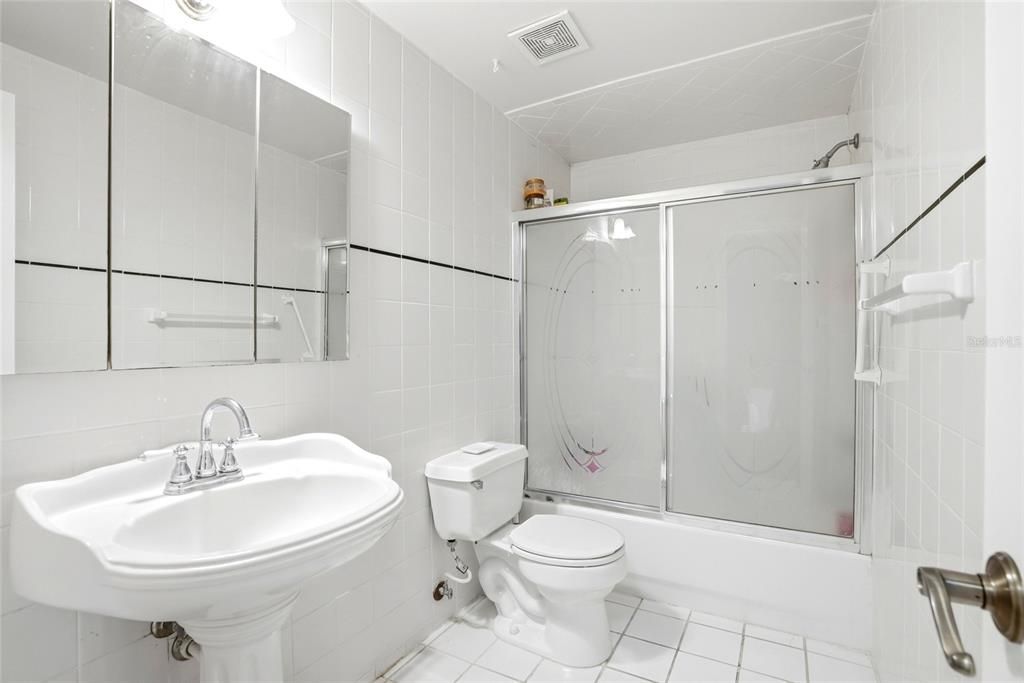 For Sale: $500,000 (3 beds, 2 baths, 1569 Square Feet)