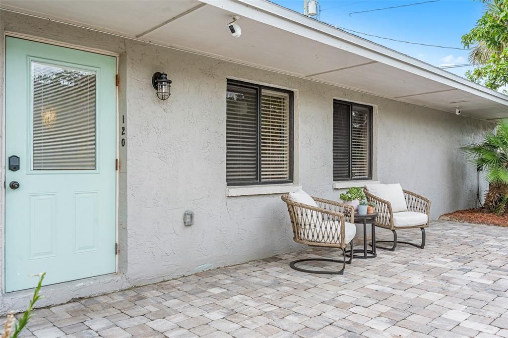 For Sale: $358,000 (2 beds, 1 baths, 1080 Square Feet)