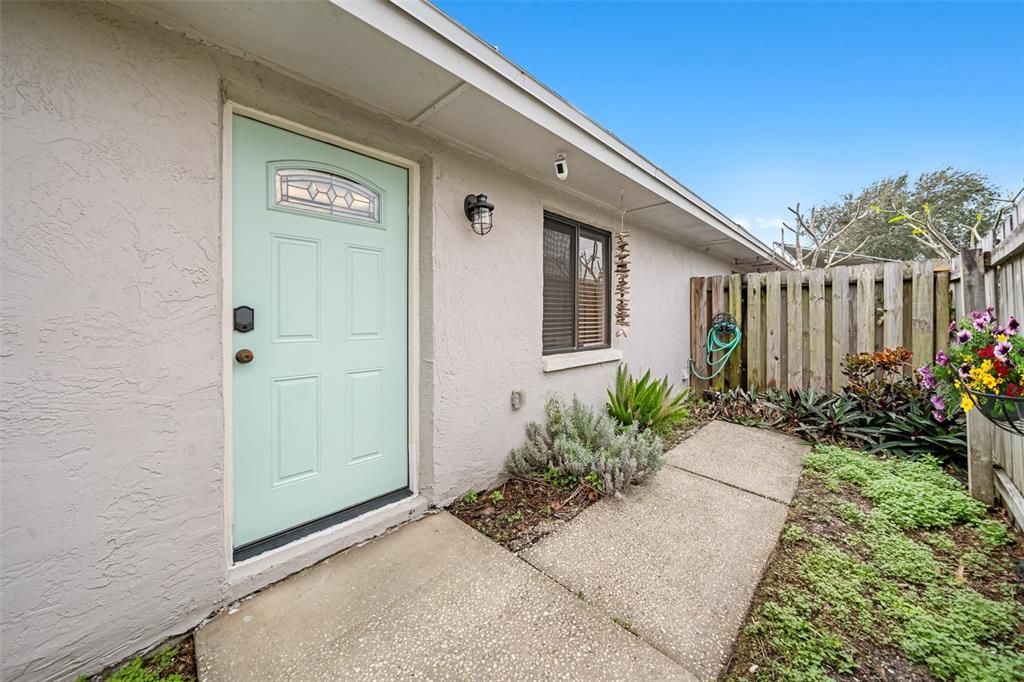 For Sale: $358,000 (2 beds, 1 baths, 1080 Square Feet)