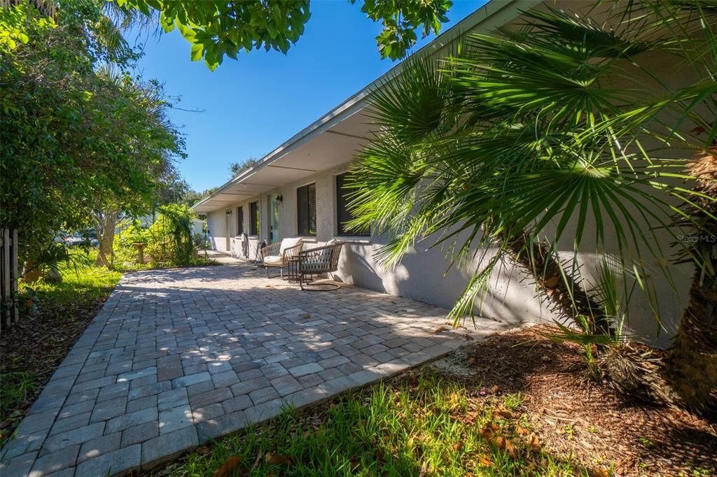 For Sale: $358,000 (2 beds, 1 baths, 1080 Square Feet)