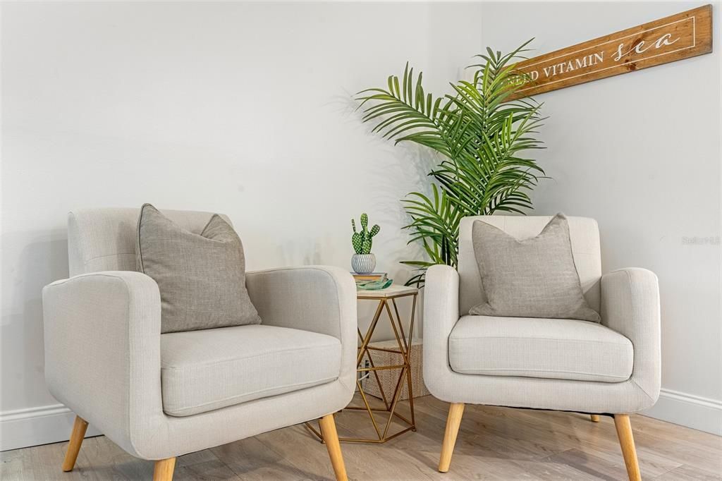 For Sale: $358,000 (2 beds, 1 baths, 1080 Square Feet)