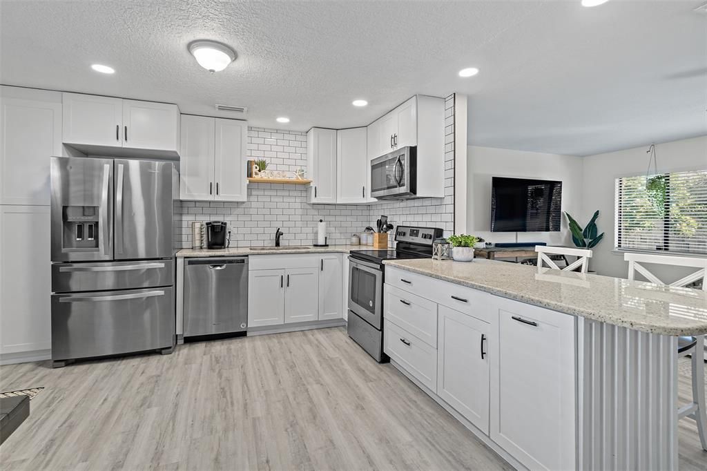 For Sale: $358,000 (2 beds, 1 baths, 1080 Square Feet)